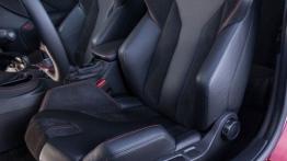 Peugeot RCZ R (2013) - fotel kierowcy, widok z przodu