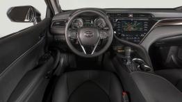Toyota Camry Hybrid (2018) - pełny panel przedni