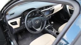 Toyota Corolla XI Sedan 1.6 Valvematic 132KM - galeria redakcyjna - pełny panel przedni