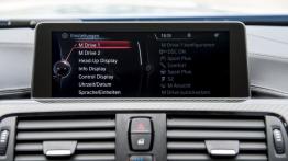 BMW M3 F80 Sedan (2014) - ekran systemu multimedialnego