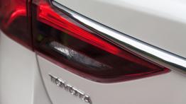 Toyota Avensis III Sedan Facelifting - galeria redakcyjna - lewy tylny reflektor - wyłączony