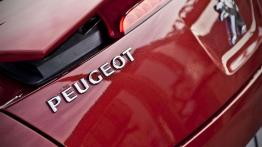 Peugeot RCZ 1.6 THP 200KM - randka z przechodniami