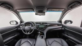 Toyota Camry Hybrid (2018) - pełny panel przedni