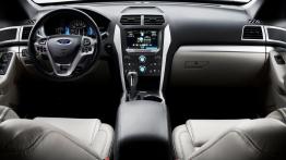 Ford Explorer 2011 - pełny panel przedni