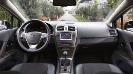 Toyota Avensis III kombi Facelifting - pełny panel przedni