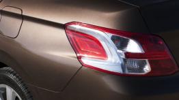 Peugeot 301 - lewy tylny reflektor - wyłączony