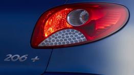 Peugeot 206+ - prawy tylny reflektor - włączony