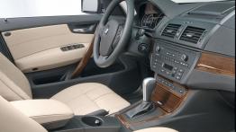 BMW X3 2009 - widok ogólny wnętrza z przodu