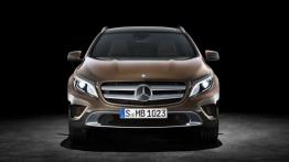 Mercedes GLA (2014) - przód - reflektory włączone