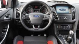 Ford Focus III ST Hatchback Facelifting 2.0 TDCi (2015) - kokpit