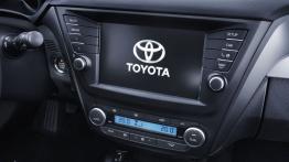 Toyota Avensis III Kombi Facelifting (2015) - konsola środkowa