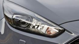 Ford Focus III ST Kombi Facelifting (2015) - prawy przedni reflektor - wyłączony