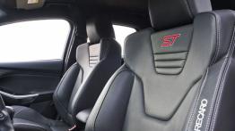 Ford Focus III ST Kombi Facelifting (2015) - fotel kierowcy, widok z przodu