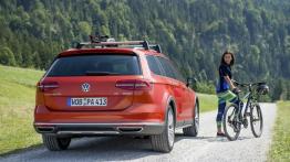 Volkswagen Passat Alltrack B8 (2016) - widok z tyłu