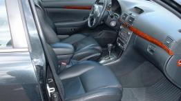 Toyota Avensis 2.0 Prestige - widok ogólny wnętrza z przodu