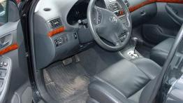 Toyota Avensis 2.0 Prestige - widok ogólny wnętrza z przodu