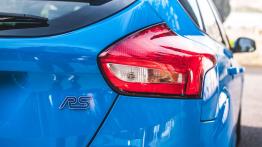 Ford Focus RS (2016) - galeria redakcyjna - prawy tylny reflektor - wyłączony