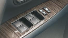 Toyota Avensis III Wagon Facelifting - galeria redakcyjna - sterowanie w drzwiach