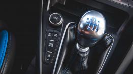 Ford Focus RS (2016) - galeria redakcyjna - dźwignia zmiany biegów