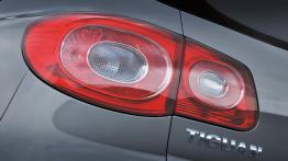 Volkswagen Tiguan - lewy tylny reflektor - wyłączony