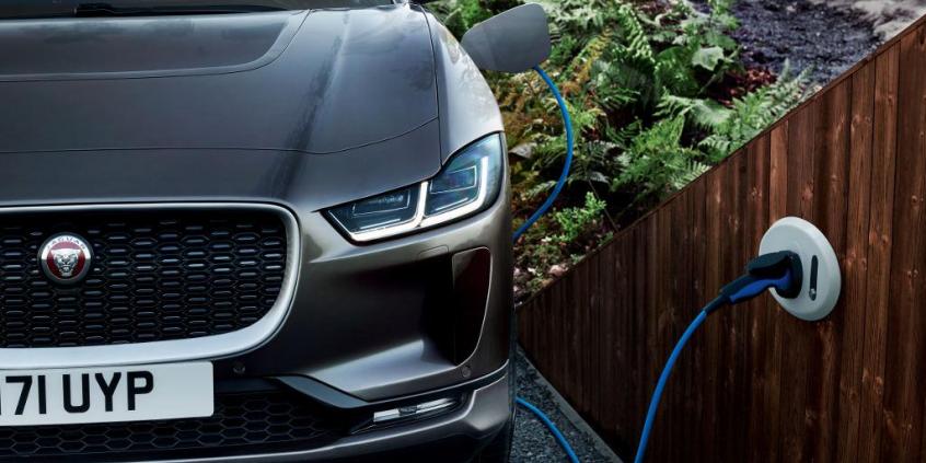 Elektryczny SUV Jaguara z godnymi uwagi osiągami