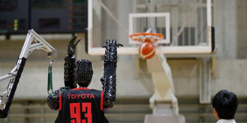 Robot Toyoty gra w koszykówkę i bije rekord Guinessa
