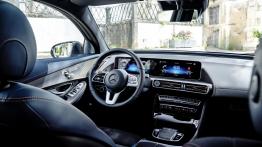 Elektryczny Mercedes EQC wjeżdża na polskie drogi