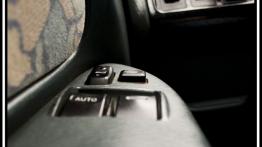 Toyota Avensis I Sedan - galeria społeczności - sterowanie w drzwiach