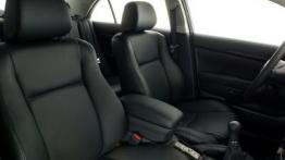 Toyota Avensis - widok ogólny wnętrza z przodu