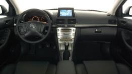 Toyota Avensis - pełny panel przedni