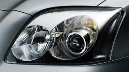 Toyota Avensis - lewy przedni reflektor - wyłączony