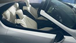Lexus zaatakuje segment luksusowych kabrioletów