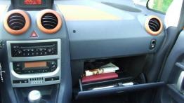 Peugeot 1007 1.4 - schowek przedni otwarty