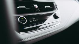 Toyota Corolla 2.0 Hybrid Dynamic Force 180 KM - galeria redakcyjna - inny element panelu przedniego
