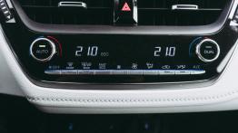Toyota Corolla 2.0 Hybrid Dynamic Force 180 KM - galeria redakcyjna - inny element panelu przedniego