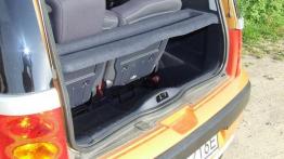 Peugeot 1007 1.4 - tył - bagażnik otwarty