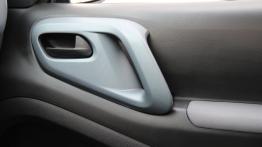 Peugeot Partner II Tepee Facelifting 1.6 HDi 92KM - galeria redakcyjna - drzwi pasażera od wewnątrz