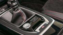 Peugeot 308 GT 1.6 e-THP 205 KM - galeria redakcyjna - panel sterowania na tunelu środkowym