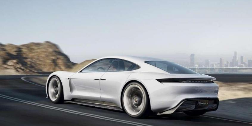 Porsche przyspiesza... w kierunku elektromobilności