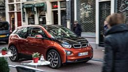 Szef stylistów Tesli naśmiewa się z BMW i3