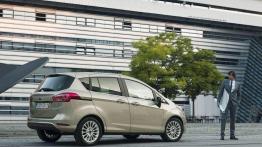 Ford B-MAX - niewielki rodzinny spryciarz