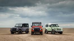 Land Rover Defender Adventure Edition (2015) - widok z przodu