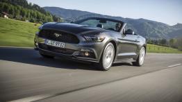 Ford Mustang VI Cabrio EcoBoost (2015) - wersja europejska - widok z przodu