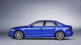 Audi A4 (2016) - lewy bok