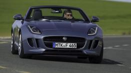 Jaguar F-Type V6 Satellite Grey - widok z przodu