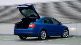 Skoda Octavia III Liftback 2.0 TDI - galeria redakcyjna - tył - bagażnik otwarty