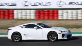 Lexus LFA - prawy bok