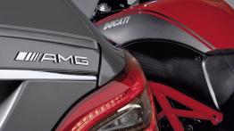 Mercedes CLS 63 AMG 2012 - emblemat