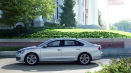 Volkswagen Passat - wersja amerykańska - lewy bok