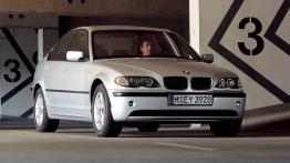 BMW Seria 3 E46 Sedan - widok z przodu